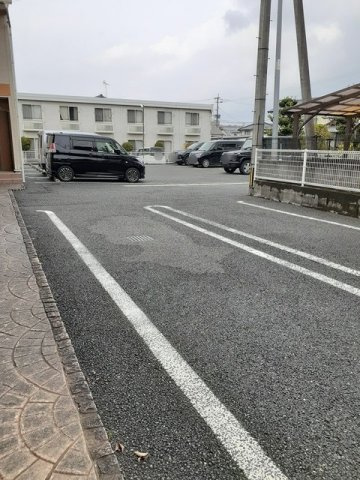 キャトルフォイルの駐車場