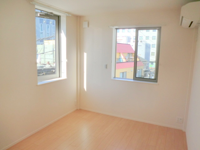 ガーデン　カメリアの洋室