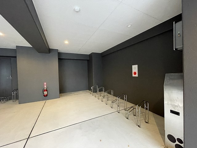 MAYFAIR OIKE PREMIUM（メイフェアオイケプレミアム）の駐車場|駐輪場