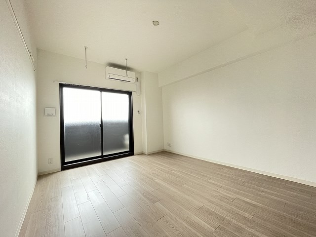 MAYFAIR OIKE PREMIUM（メイフェアオイケプレミアム）の居間・リビング|洋室