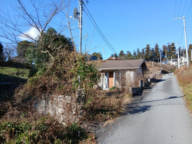比企郡小川町大字増尾 中古戸建の前面道路含む現地写真