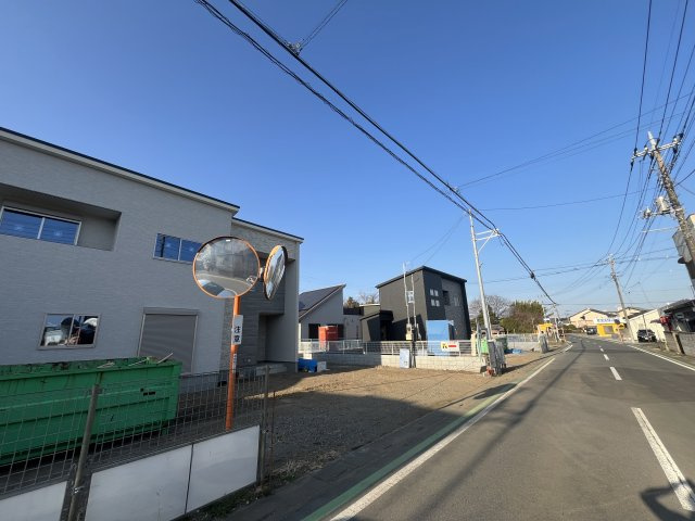 【前面道路含む現地写真】 | 大里郡寄居町第5期　ワイウッドコート　新築戸建　全4区画　4号棟