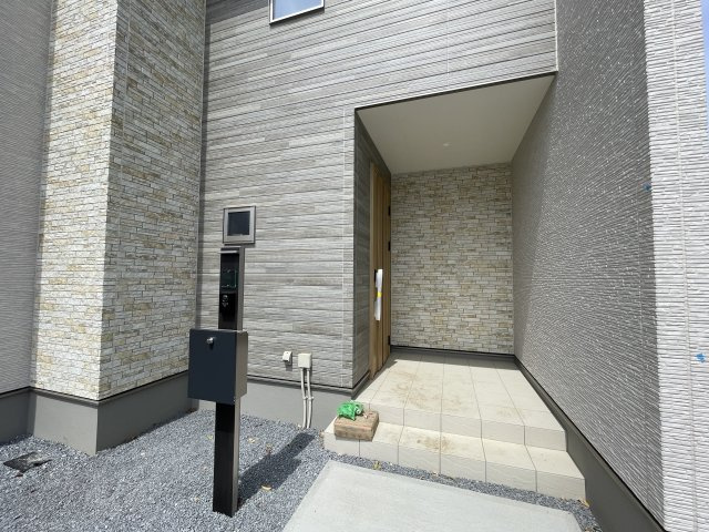 【玄関】 | 大里郡寄居町第5期　ワイウッドコート　新築戸建　全4区画　4号棟