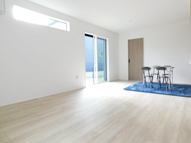 名古屋市中川区江松５丁目の新築一戸建の居間・リビング|◇リビング◇　　南面で明るいリビング１８．０帖　家族が集まってもゆとりのあるリビング♪