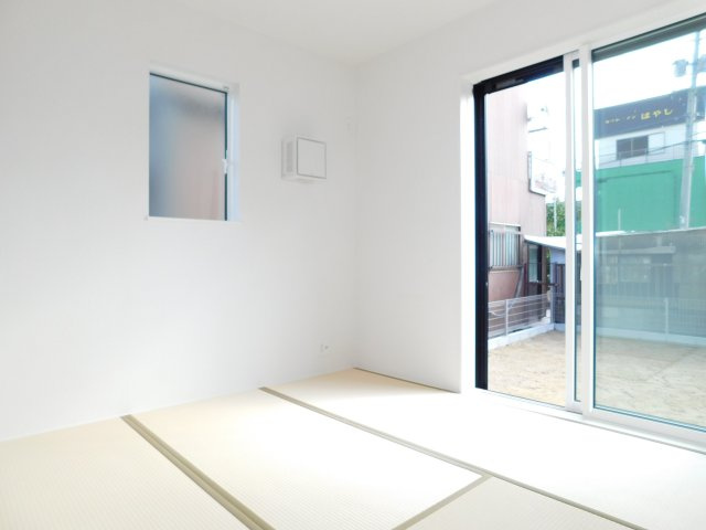 名古屋市中川区江松５丁目の新築一戸建の和室|◇和室◇　　南面で明るい和室４．５帖　お子様の遊び場やお昼寝スペースとしても利用できます♪