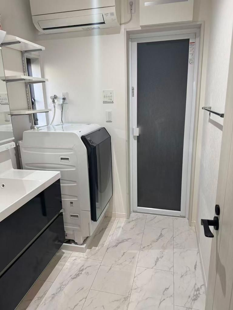 豊島区上池袋2丁目　中古戸建の独立洗面台|現地ご見学希望・資料請求などお気軽にお問い合わせ下さい！
03-5990-5201