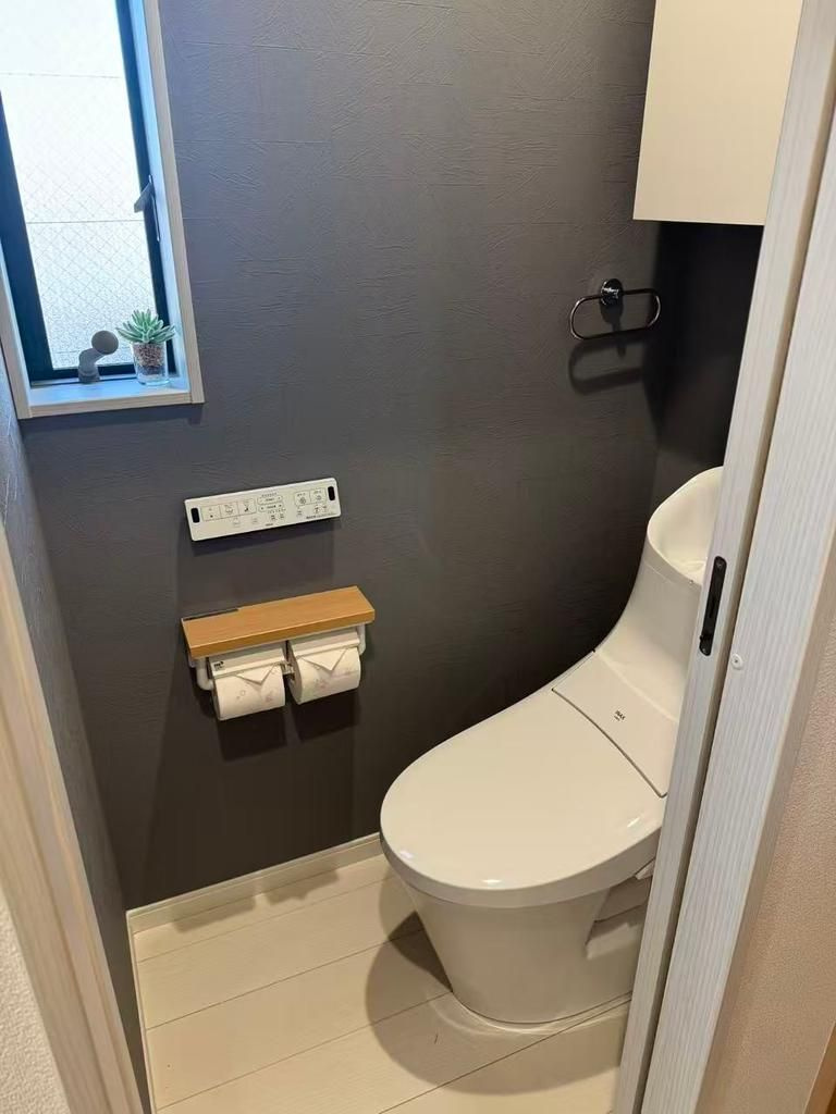 豊島区上池袋2丁目　中古戸建のトイレ|現地ご見学希望・資料請求などお気軽にお問い合わせ下さい！
03-5990-5201