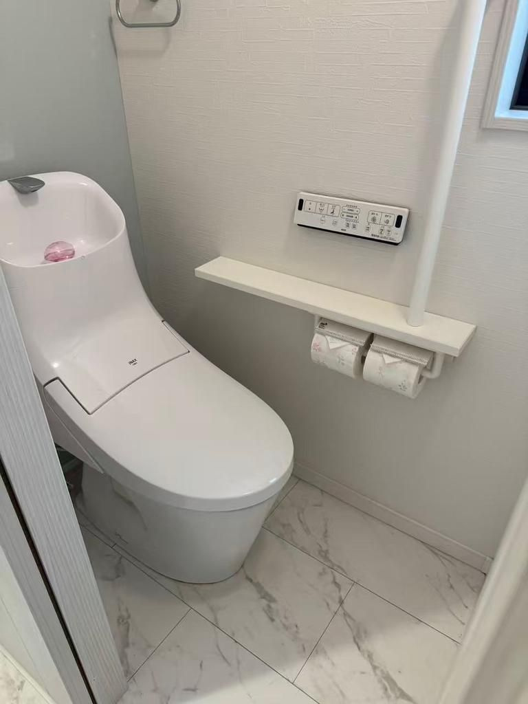 豊島区上池袋2丁目　中古戸建のトイレ|現地ご見学希望・資料請求などお気軽にお問い合わせ下さい！
03-5990-5201