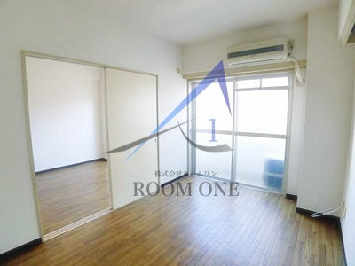 第１０ナトリビルの居間・リビング|洋室のお部屋です。