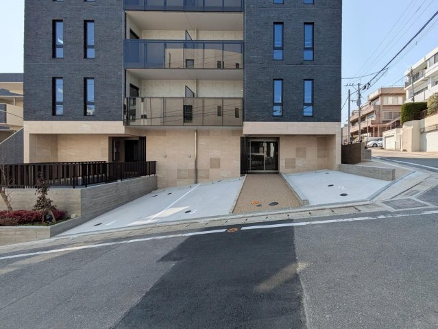 福岡市中央区平尾３丁目の賃貸マンションの駐車場