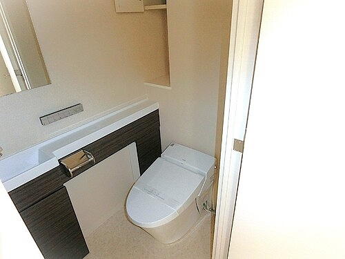 シティトリエ京橋のトイレ|洗浄機能付き便座　※2023年9月撮影