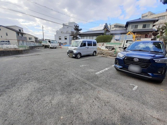 エルディム大本の駐車場|駐車場があるので、車を買う予定の方も安心です