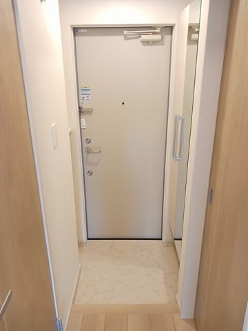 パラジソ大町の玄関|明るい玄関です