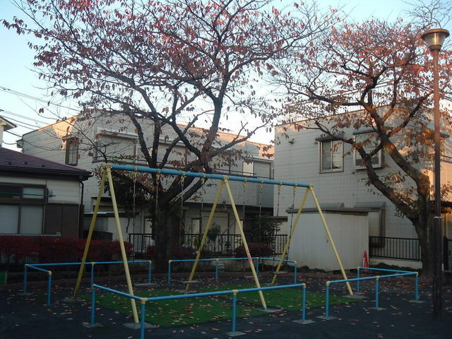 ヴィラ・パルケのロビー|物件南側公園の為日当たり良好