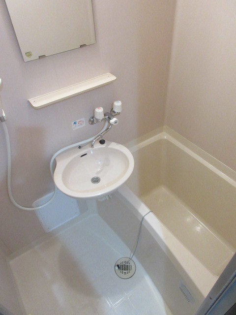 ヴィラ・パルケの浴室|清潔感のある２点ユニット式バスルーム