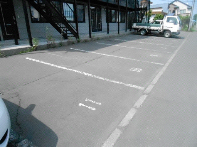 グランカーサ昭和北の駐車場