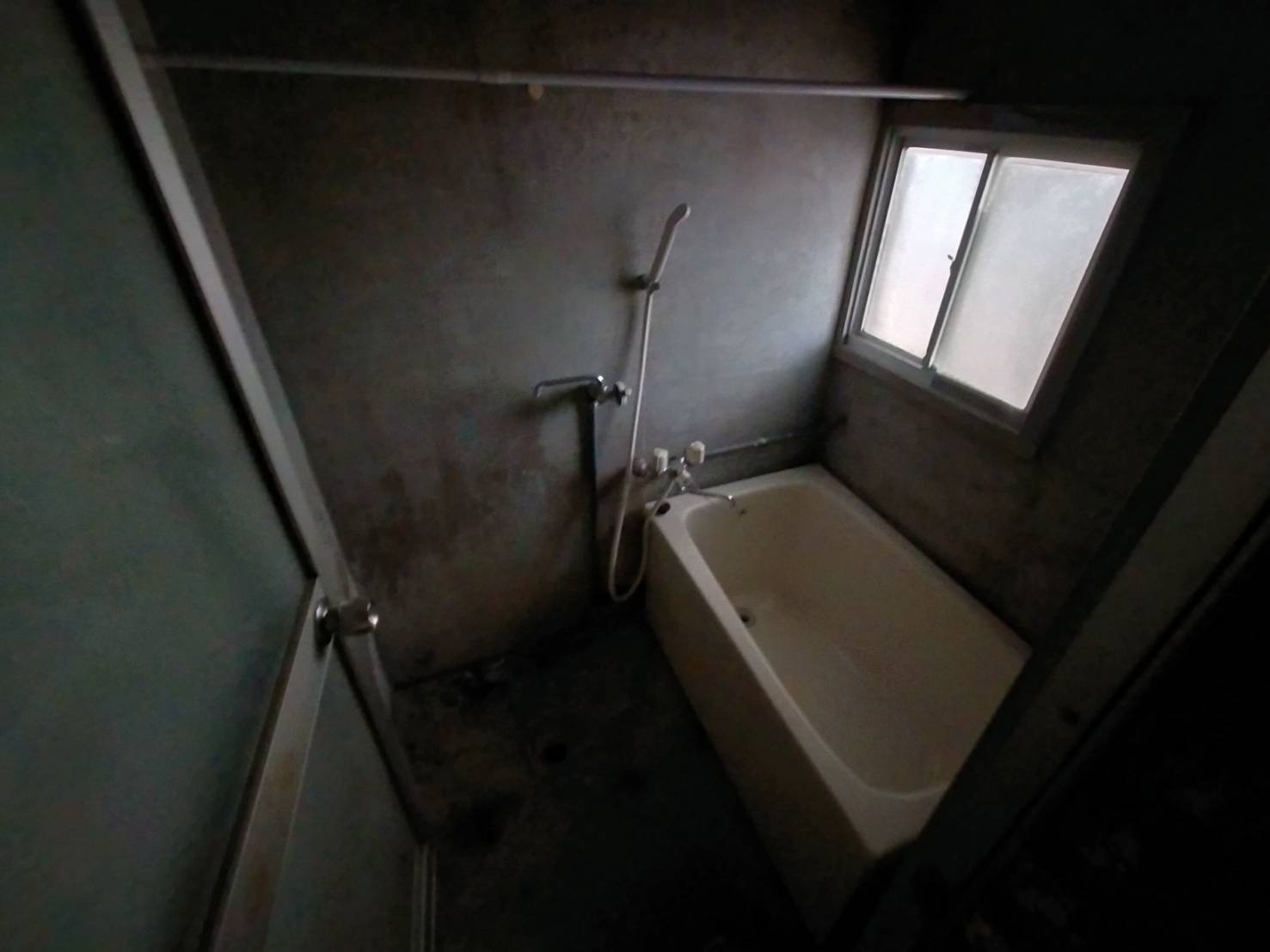 西条市大町837-9の浴室