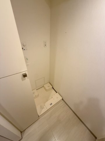 日神パレステージさいたま新都心の独立洗面台|洗濯機置き場