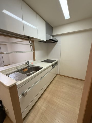 日神パレステージさいたま新都心のキッチン|キッチン/会話をしながら料理が作れる対面式カウンターキッチン