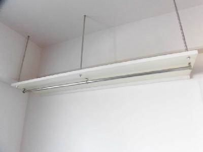 アール四条大宮（旧：キャトルセゾン）の内装|吊棚収納