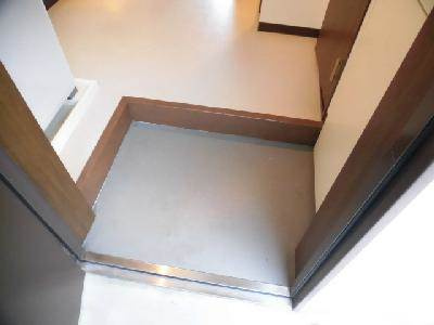 アール四条大宮（旧：キャトルセゾン）の玄関