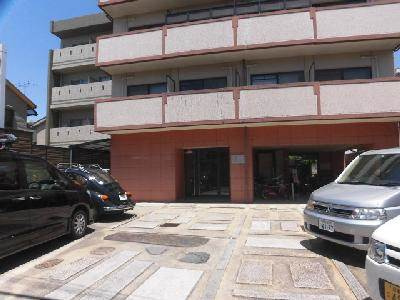 アール四条大宮（旧：キャトルセゾン）の駐車場