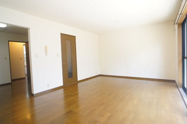 エステートピアSAKAMOTOの居間・リビング