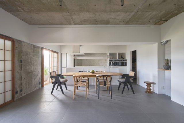 【居間・リビング】 | 2022年10月
・水回り設備交換：キッチン・浴室・トイレ
・内装リフォーム：壁・床・全室