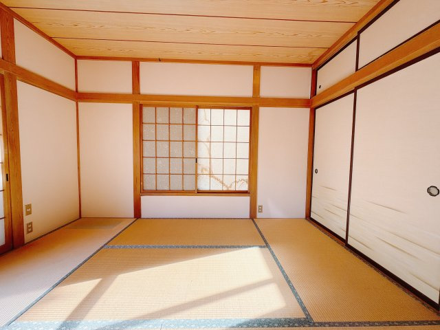【中古戸建】前橋市前箱田町の和室|■1階和室｜和室でしか味わえない畳ならではの香りや素材で和のやすらぎを感じてください♪休日はお子様とお昼寝するのにも最適です！