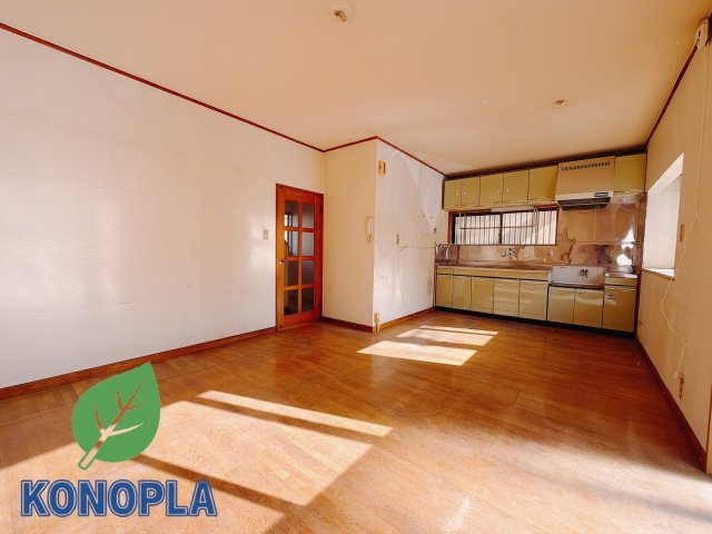 【中古戸建】前橋市前箱田町の居間・リビング|■リビング｜陽当たり良好のリビングダイニング♪賃貸では叶わなかった、お友達とのホームパーティや大音量で映画やテレビを楽しむことができます(*^^*)