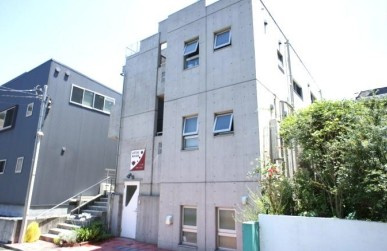 稲城市百村の賃貸マンションの外観