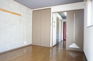 稲城市百村の賃貸マンションの居間・リビング