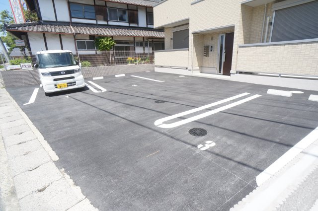 アージュⅠの駐車場