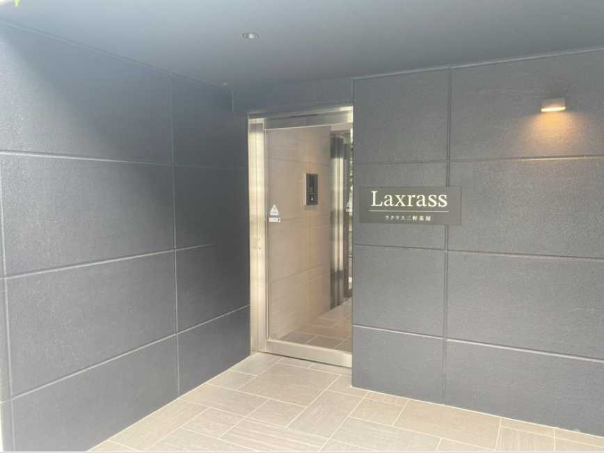 ラクラス三軒茶屋　築浅　駐車場有　バイク置場有のエントランス