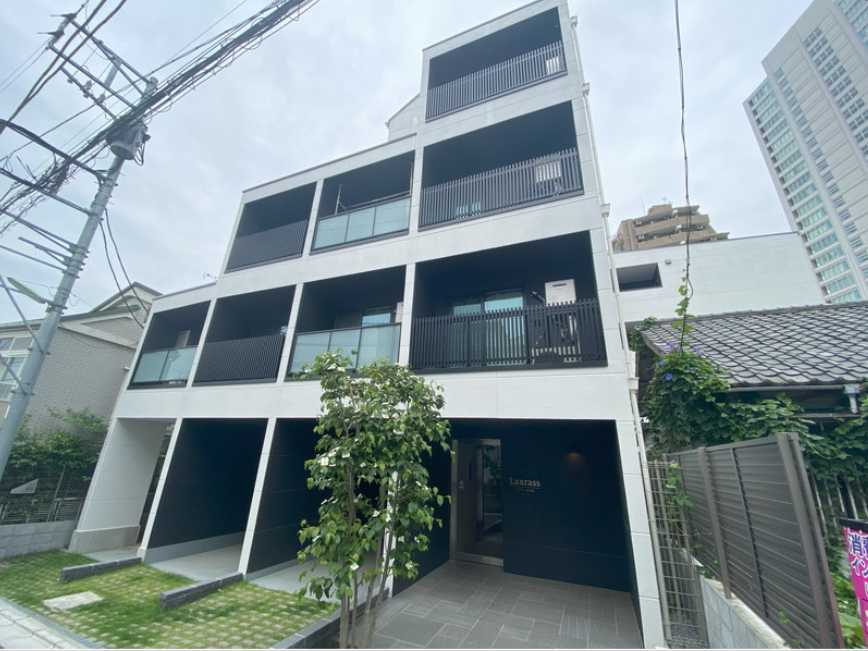 ラクラス三軒茶屋　築浅　駐車場有　バイク置場有