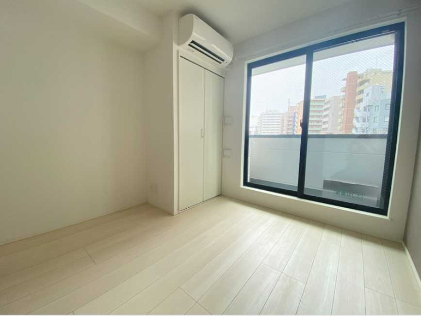 ラクラス三軒茶屋　築浅　駐車場有　バイク置場有の居間・リビング