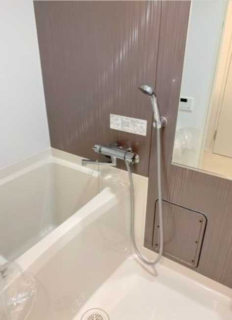 ラクラス三軒茶屋　築浅　駐車場有　バイク置場有の浴室