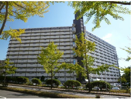 千里桃山台団地A1棟