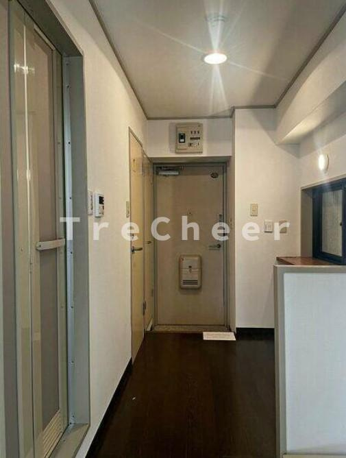 三園さえぐさマンションの玄関