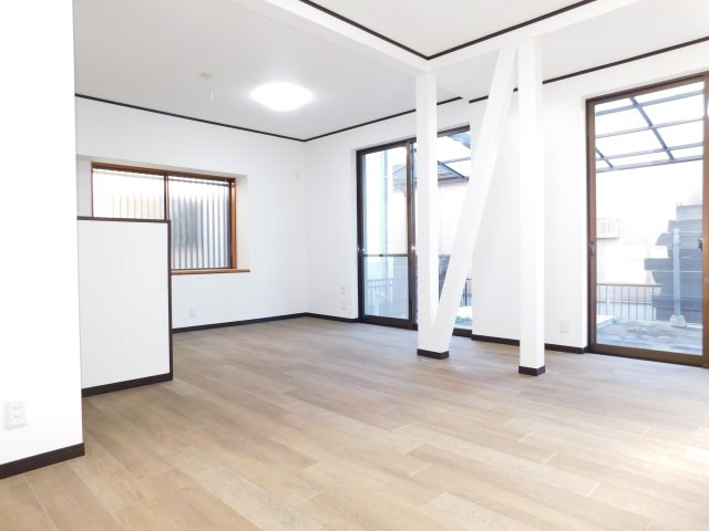 あま市七宝町秋竹四町田の中古一戸建の居間・リビング|◇リビング◇　　南面で明るいリビング約１７．０帖　インテリアが映えるワイドリビング！　