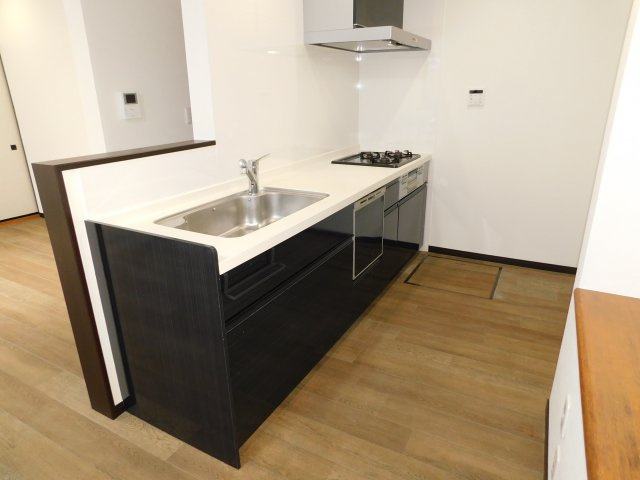 あま市七宝町秋竹四町田の中古一戸建のキッチン|◇キッチン◇　　システムキッチン・食洗機付き