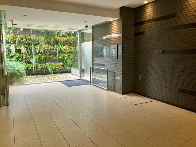 リストレジデンス桜新町のロビー