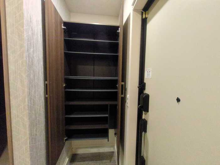 D-Crinum白銀Iの玄関