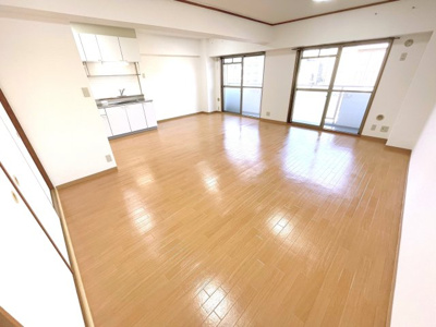 【居間・リビング】 | エクセル中央　６０２ | ※内観写真は従前契約者様がご入居前（2023.5）撮影分・準備中