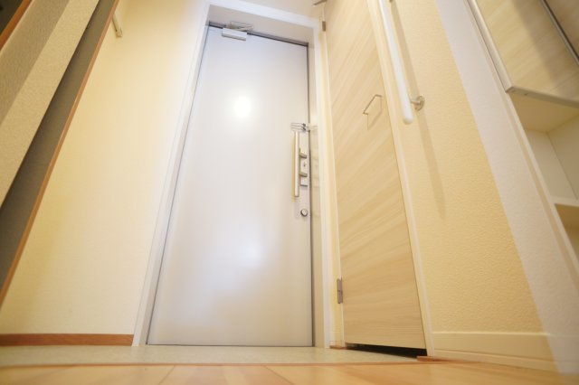 ヒルズ奈良鳥見の玄関