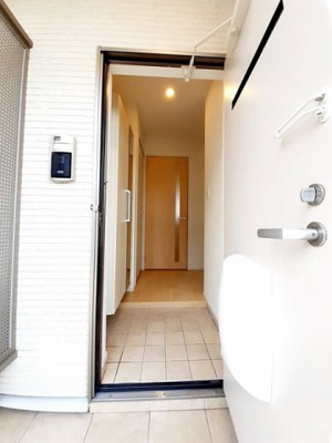 【玄関】 | クレイドルⅡ | 明るい玄関です