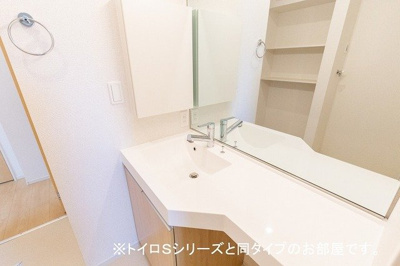 【洗面所】 | リバーサイドＪＵＮ | 広い洗面スペース