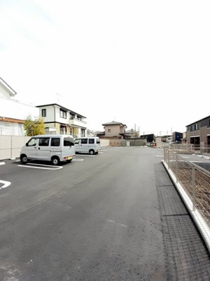 【駐車場】 | リバーサ | 駐車場に車を止められます