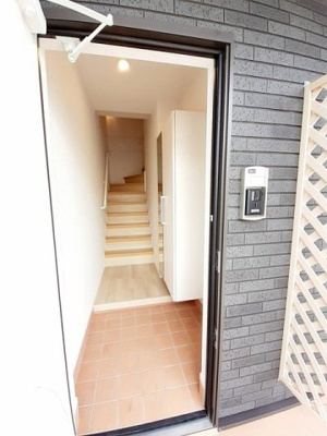 【玄関】 | リバーサ | 玄関です