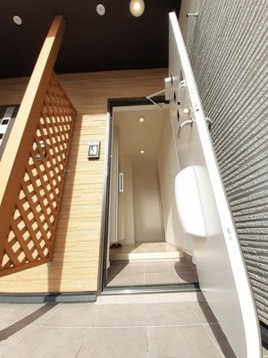 【玄関】 | ルミエールⅤ | 収納もある玄関です